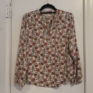 Formal blouse with cinched sleeves
